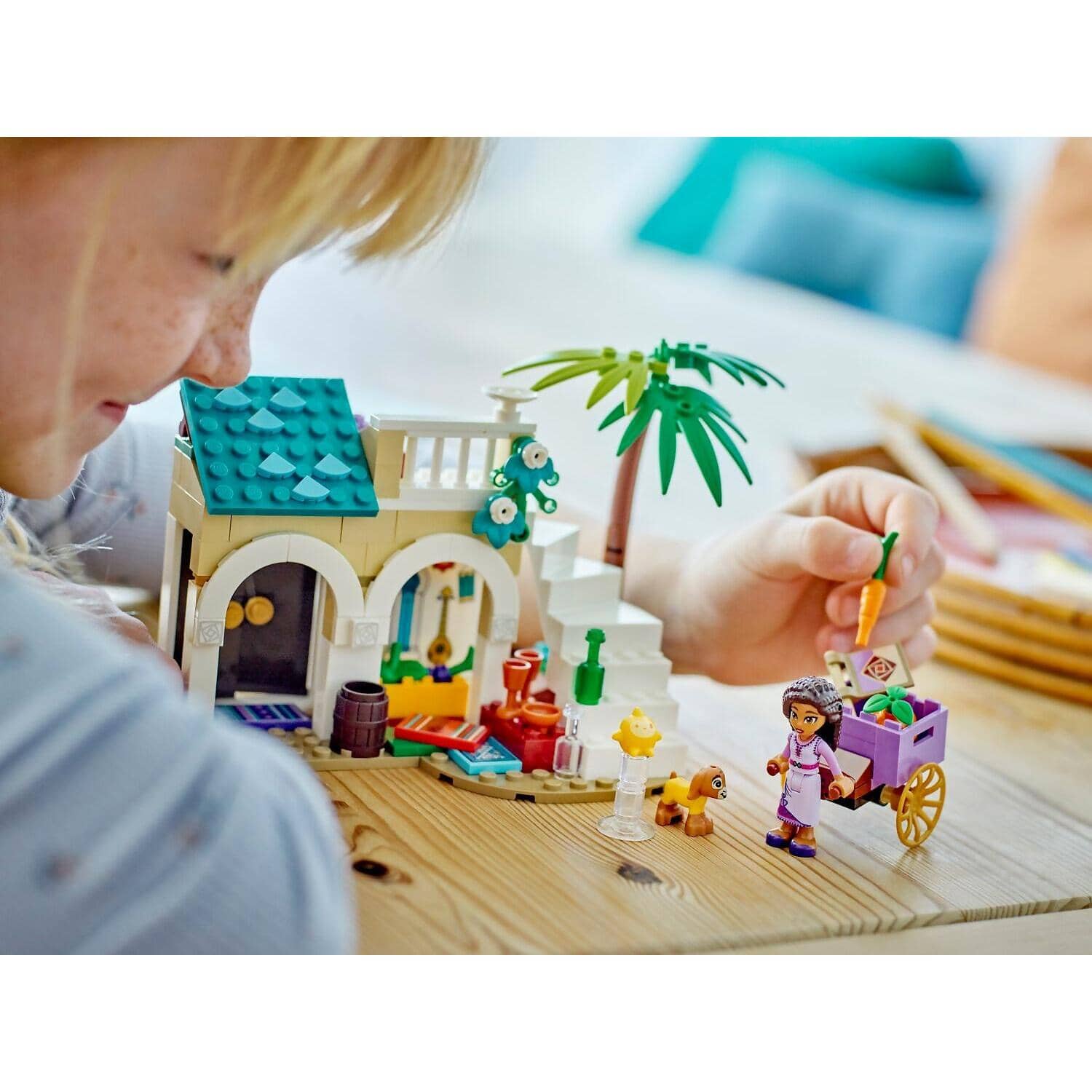 LEGO® 43223 Asha in the City of Rosas - Disney Princess