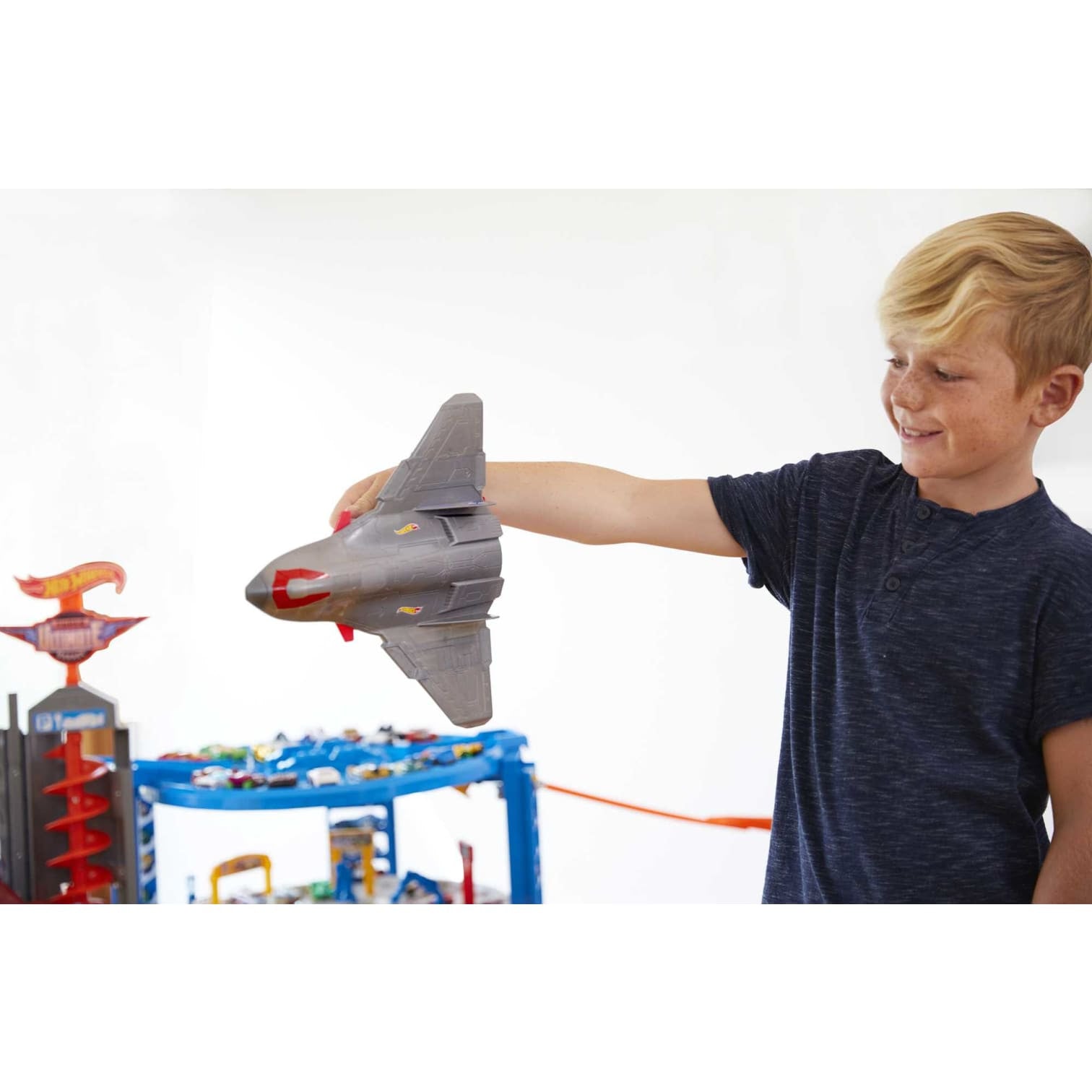 Hot Wheels - Track Set With 4 1:64 Scale Toy Cars Super Ultimate Garage Over 3-Feet Tall Mattel