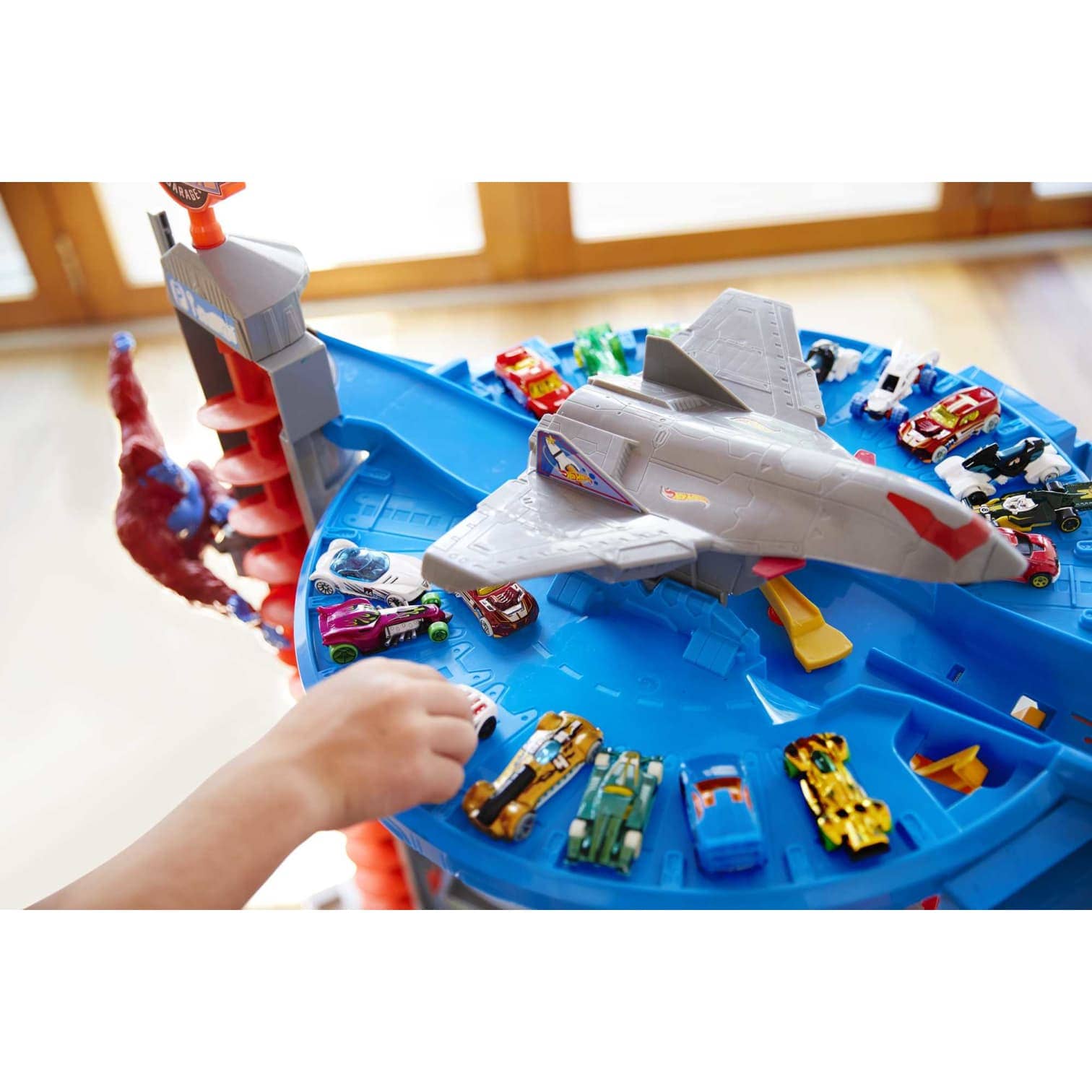 Hot Wheels - Track Set With 4 1:64 Scale Toy Cars Super Ultimate Garage Over 3-Feet Tall Mattel