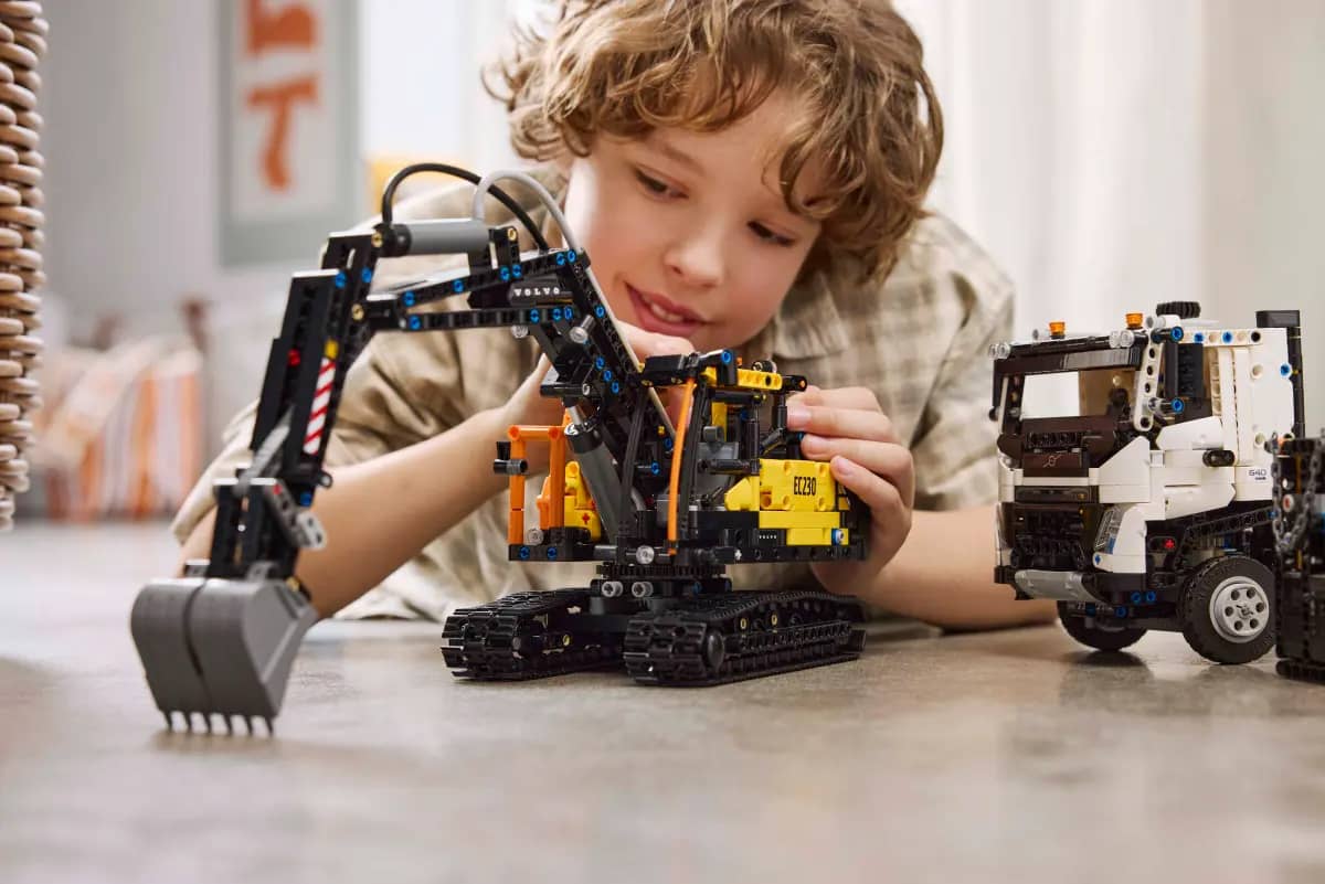 LEGO® 42175 Volvo FMX Truck & EC230 Electric Excavator - Technic