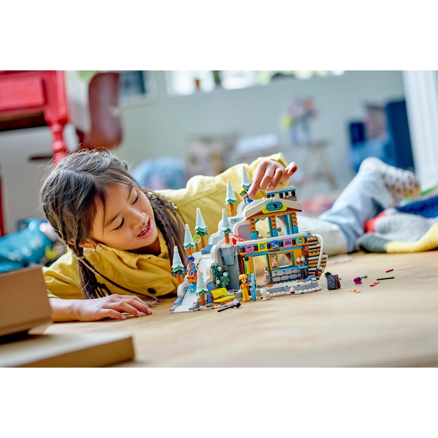 LEGO® 41756 Holiday Ski Slope and Cafe - Friends