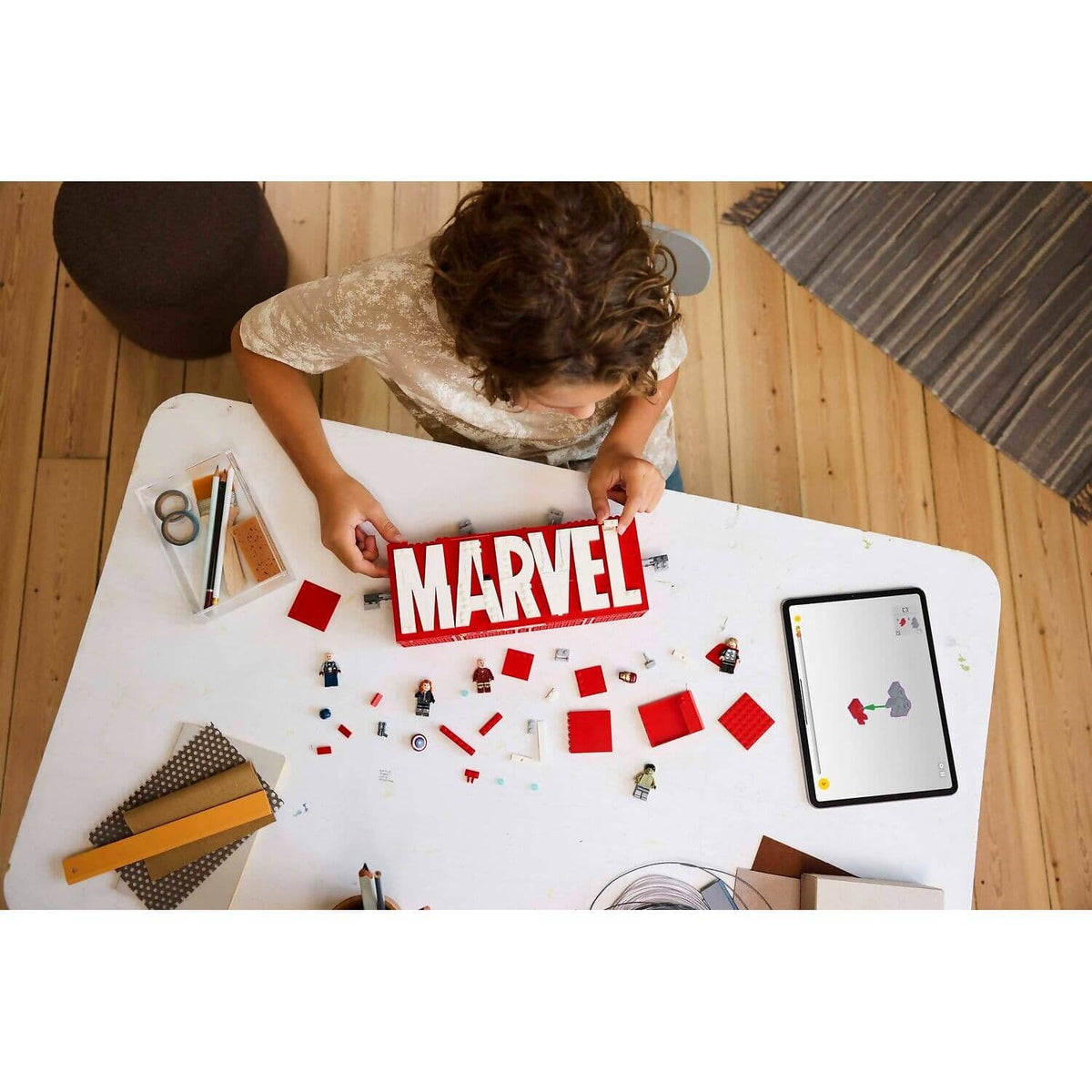 LEGO® 76313 MARVEL Logo & Minifigures - Marvel Super Heroes