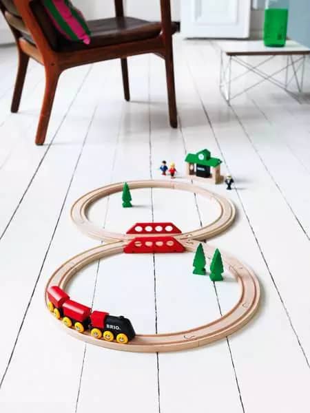 BRIO Classic - Wooden Figure 8 Set