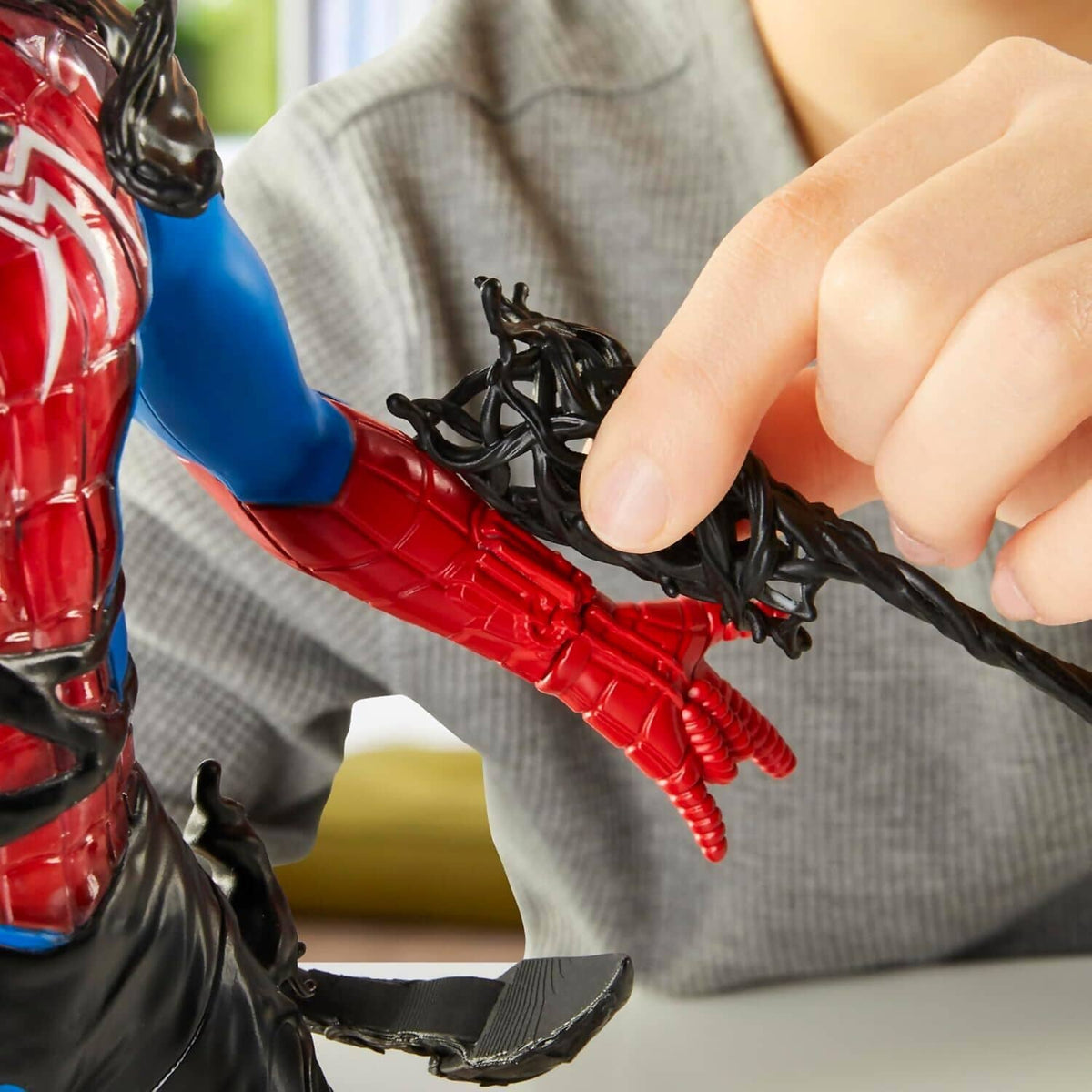 Marvel - Spider-Man - VenomVersus Spider-Man Liquid Shifter Colour Change 11-inch Action Figure - Hasbro