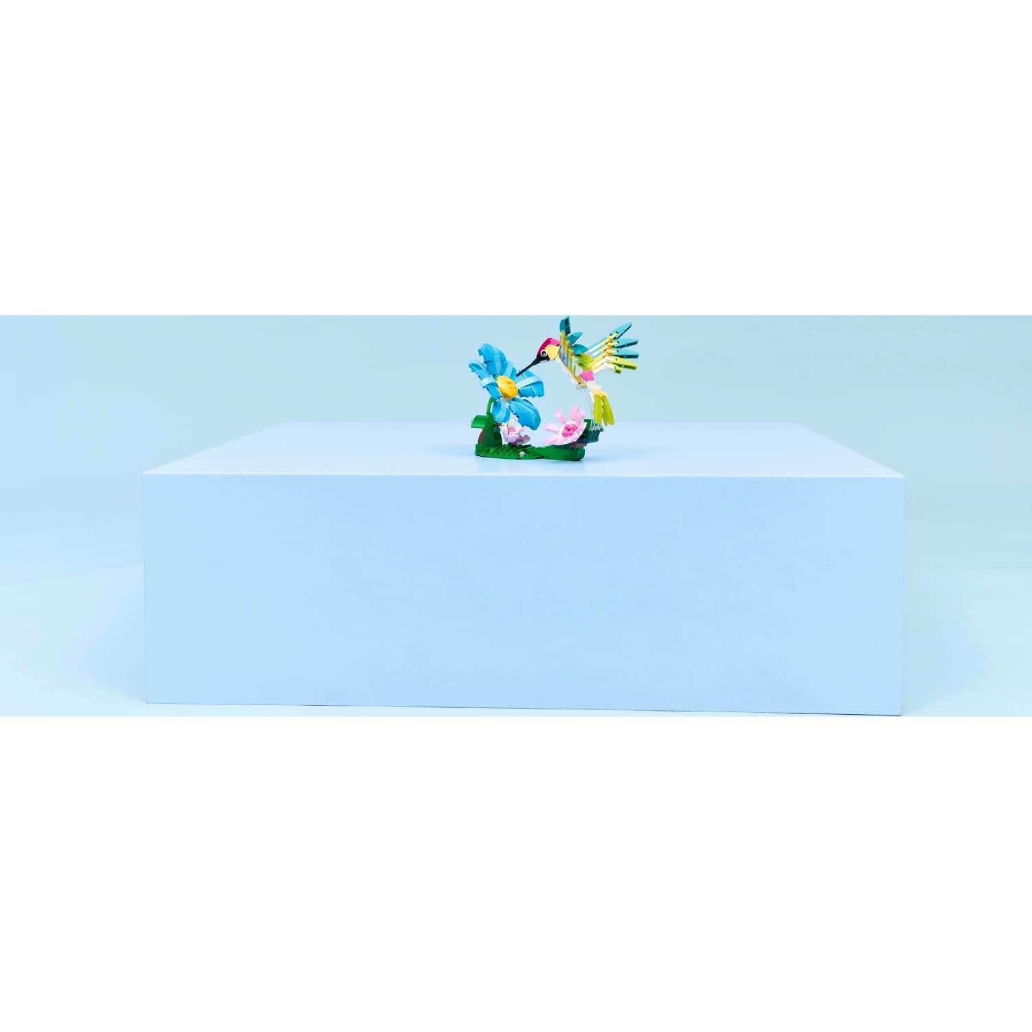 LEGO® 31384 Wild Animals: Colorful Hummingbird - Creator 3-in-1