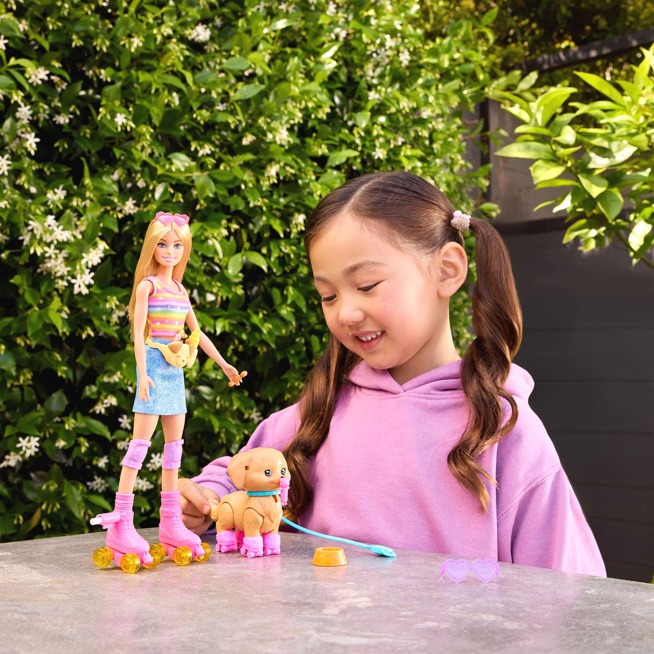 Barbie - Pets Skate and Run Pup Blonde Doll with Puppy - Mattel