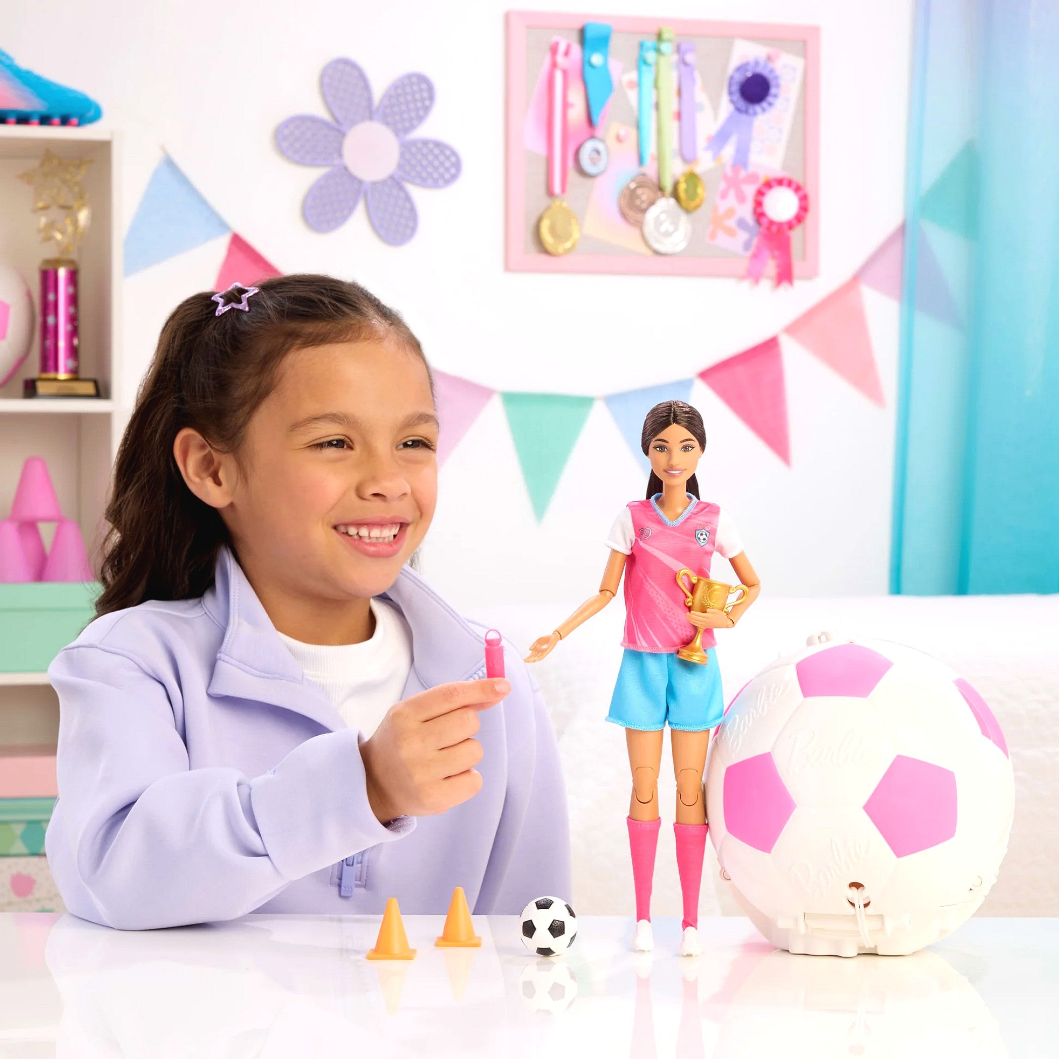 Barbie - Team Barbie Roll & Reveal Soccer Player Fashion Doll Playset - Mattel