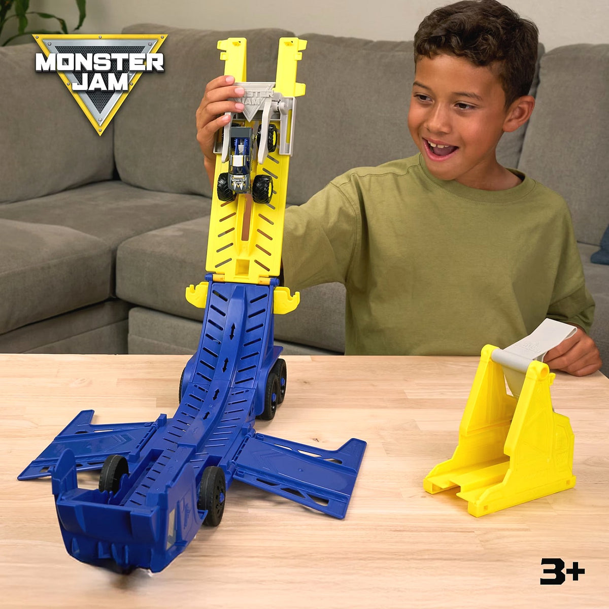 Monster Jam - 1:64 Launch and Load Hauler Playset - Spin Master