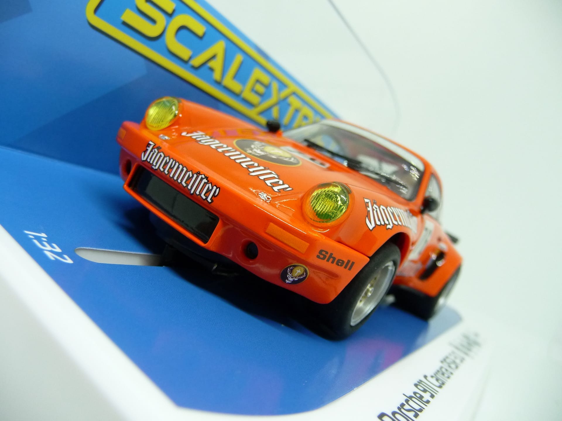 SCALEXTRIC - C4211 1:32 PORSCHE 911 CARRERA RSR SLOT CAR SUIT CARRERA