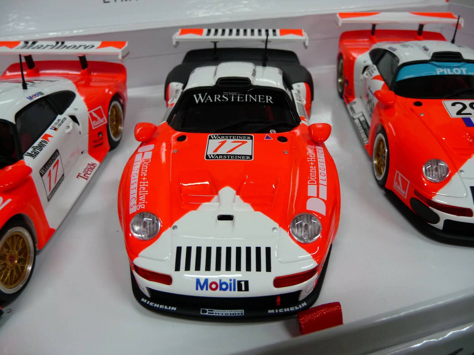 REVOSLOT - RS0092 PORSCHE 911 GT1 3 CAR PACK JB RACING SUIT SCALETRIC/CARRERA