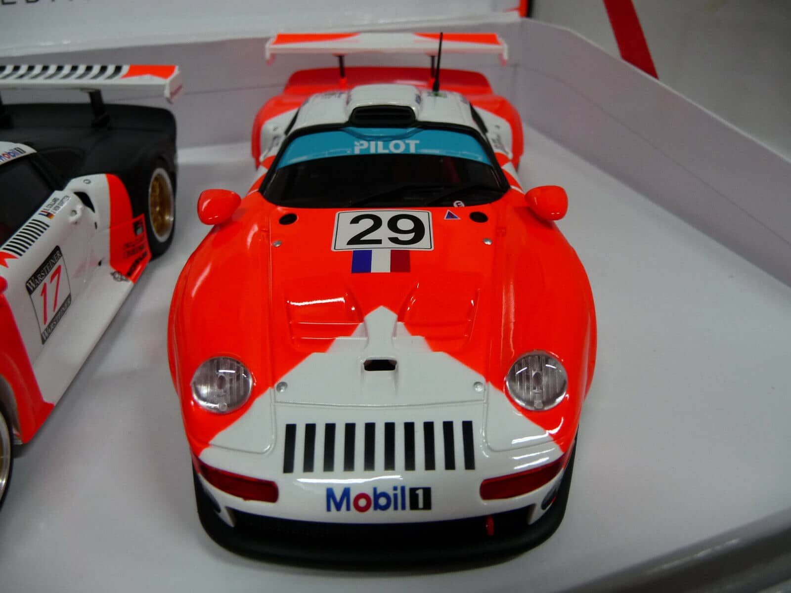 REVOSLOT - RS0092 PORSCHE 911 GT1 3 CAR PACK JB RACING SUIT SCALETRIC/CARRERA