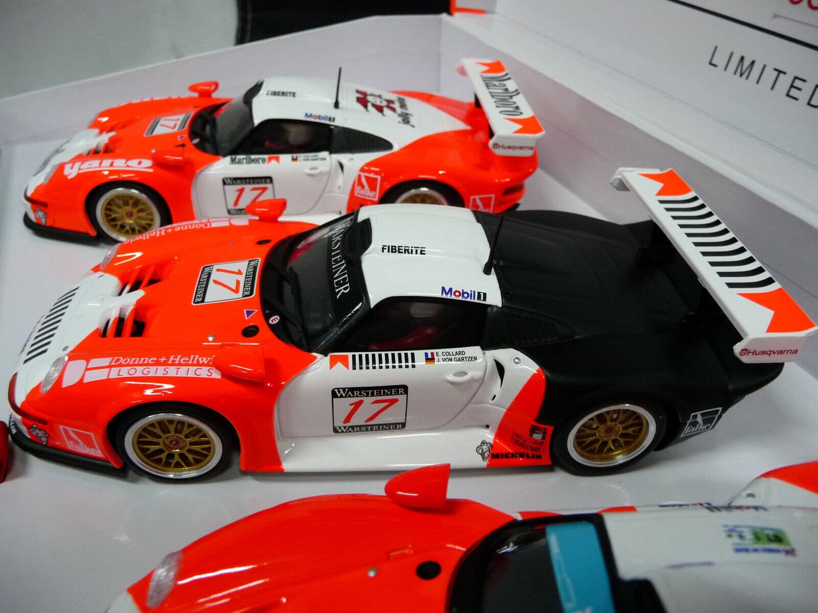 REVOSLOT - RS0092 PORSCHE 911 GT1 3 CAR PACK JB RACING SUIT SCALETRIC/CARRERA