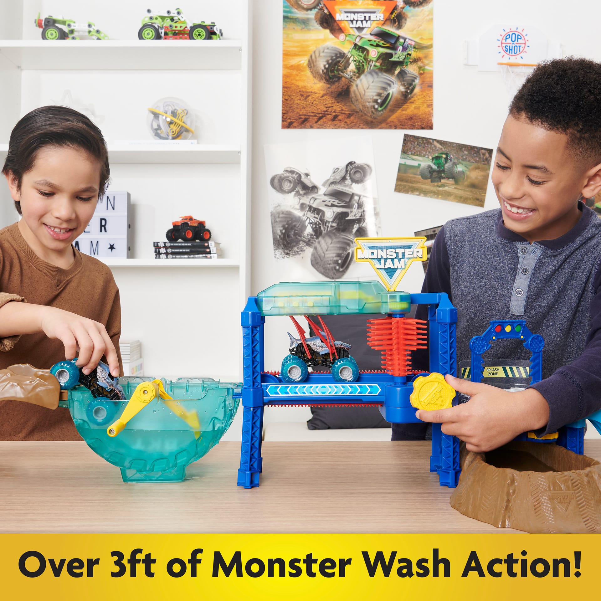 Monster Jam - Megalodon Monster Wash Includes Coluor-changing Megalodon Monster Truck
