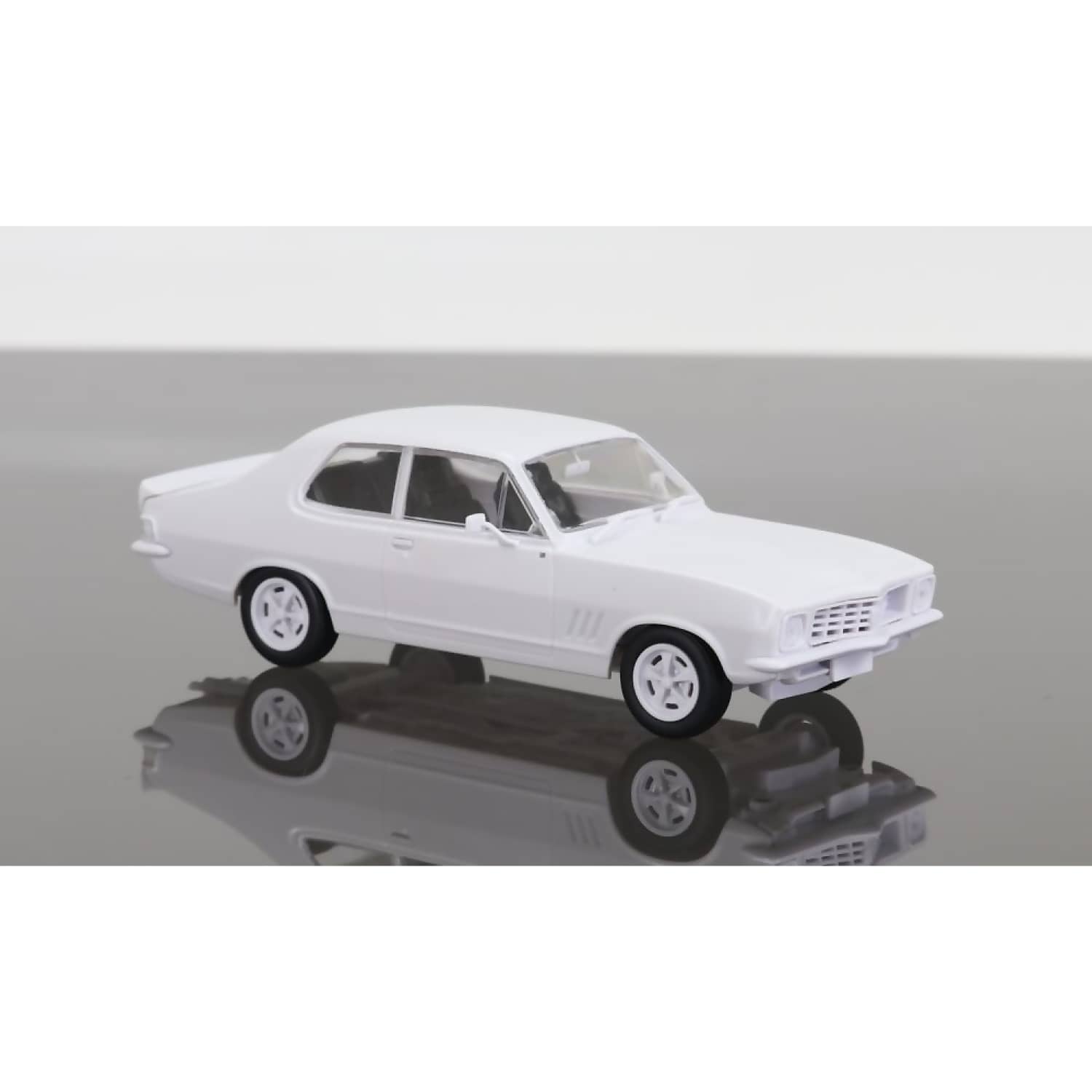 DDA COLLECTIBLES - 1:24 SCALE - HOLDEN TORANA LJ GTR XU-1 SEALED BODY OPENING BONNET WITH ENGINE - PLASTIC DIECAST MODEL KIT
