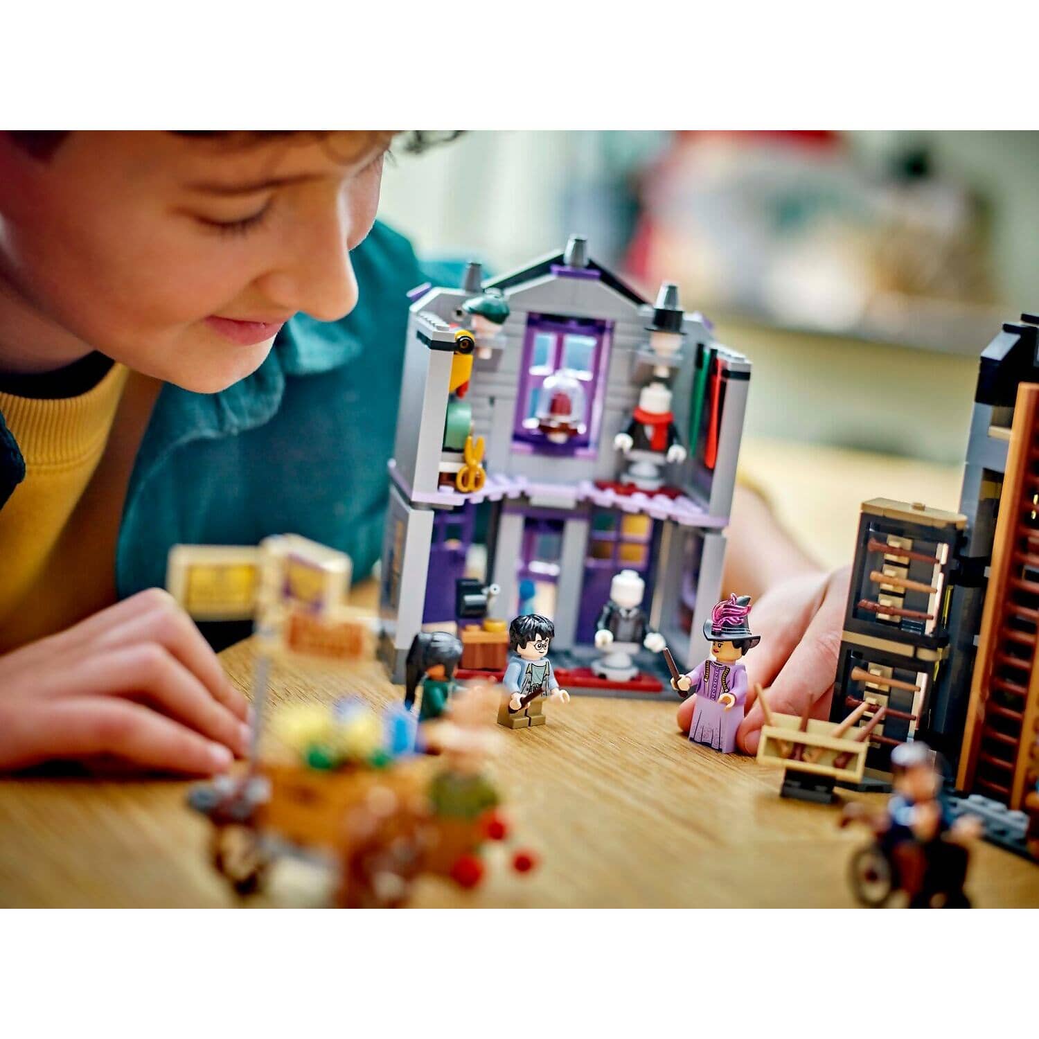 LEGO® 76439 Ollivanders and Madam Malkin's Robes - Harry Potter™