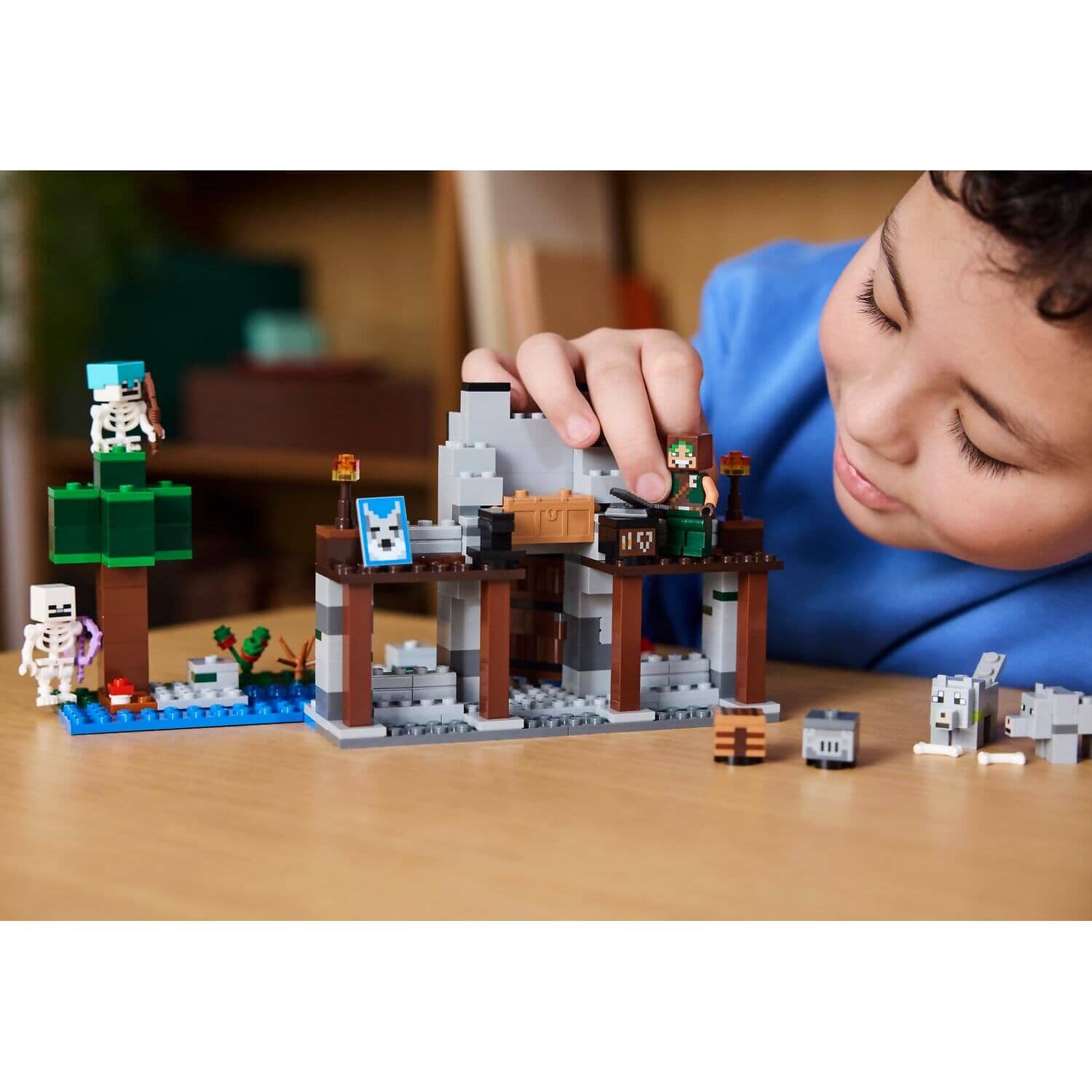 LEGO® 21261 The Wolf Stronghold - Minecraft®