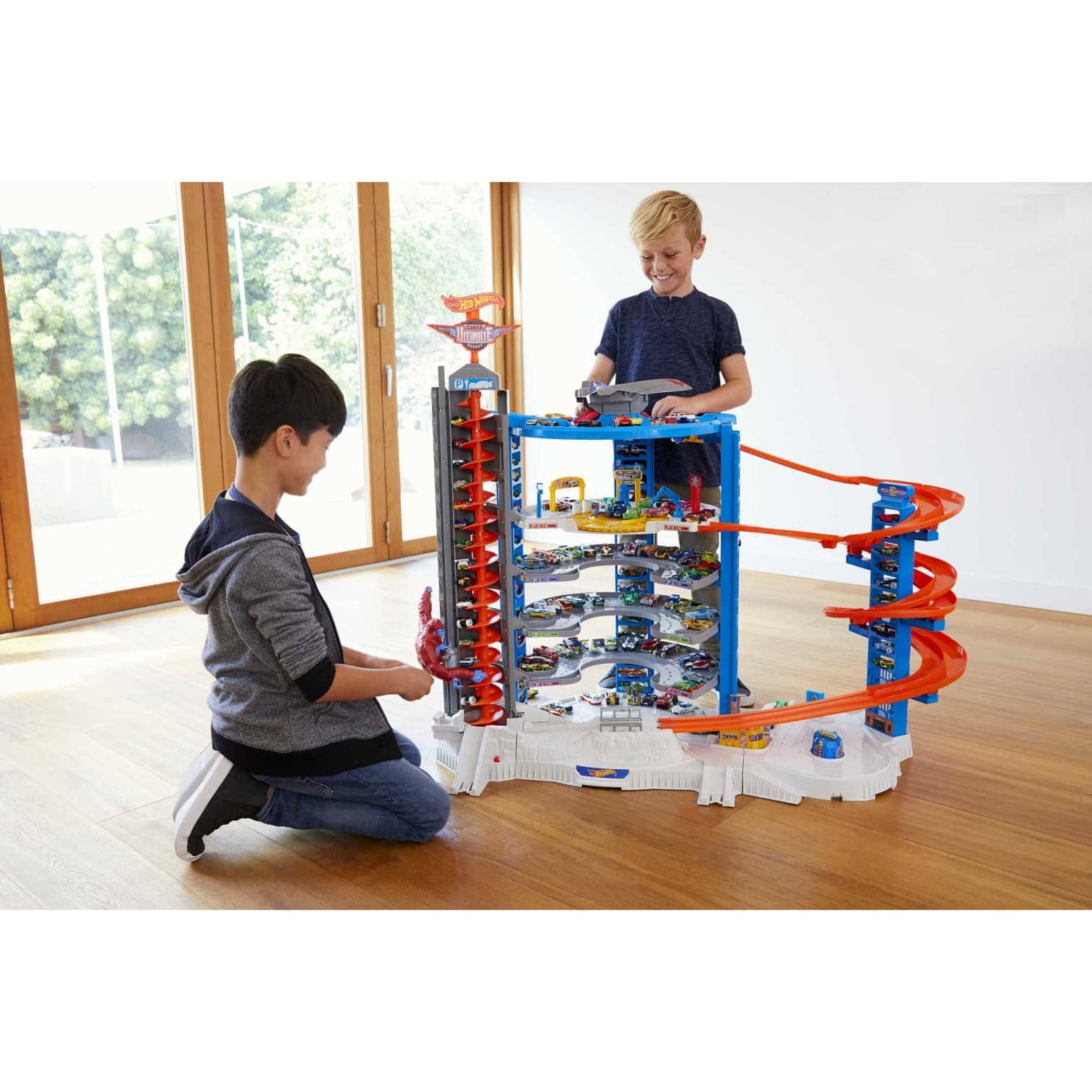 Hot Wheels - Track Set With 4 1:64 Scale Toy Cars Super Ultimate Garage Over 3-Feet Tall Mattel