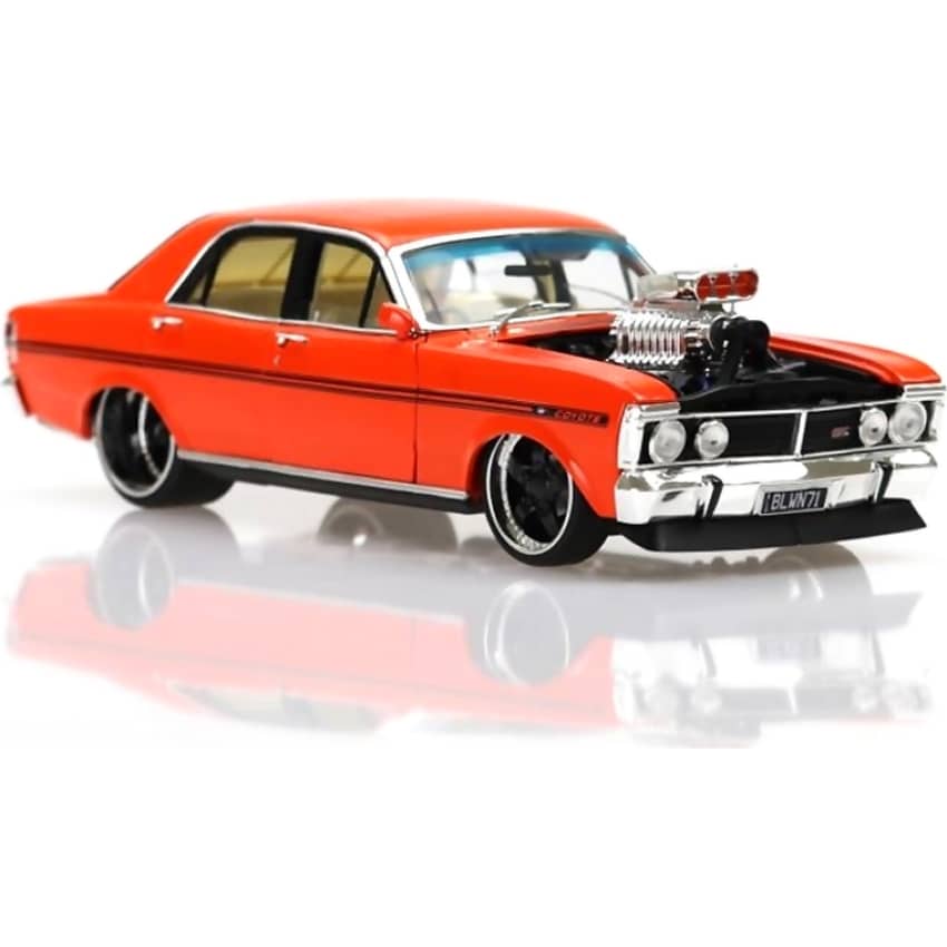 DDA COLLECTIBLES - 1:24 SCALE - 1971 CUSTOM FORD GT HO BLOWN & SLAMMED - DIECAST MODEL