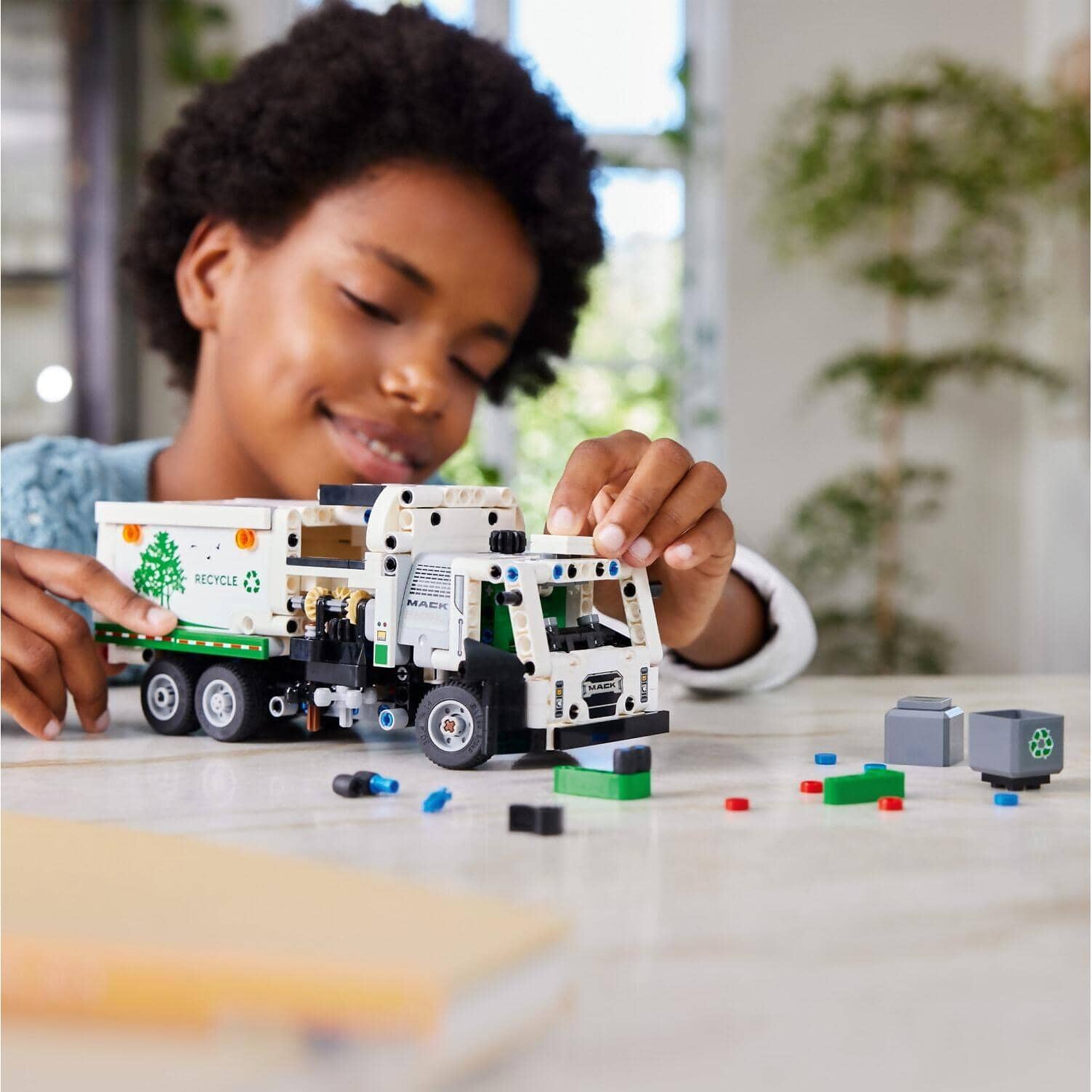 LEGO® 42167 Mack LR Electric Garbage Truck - Technic
