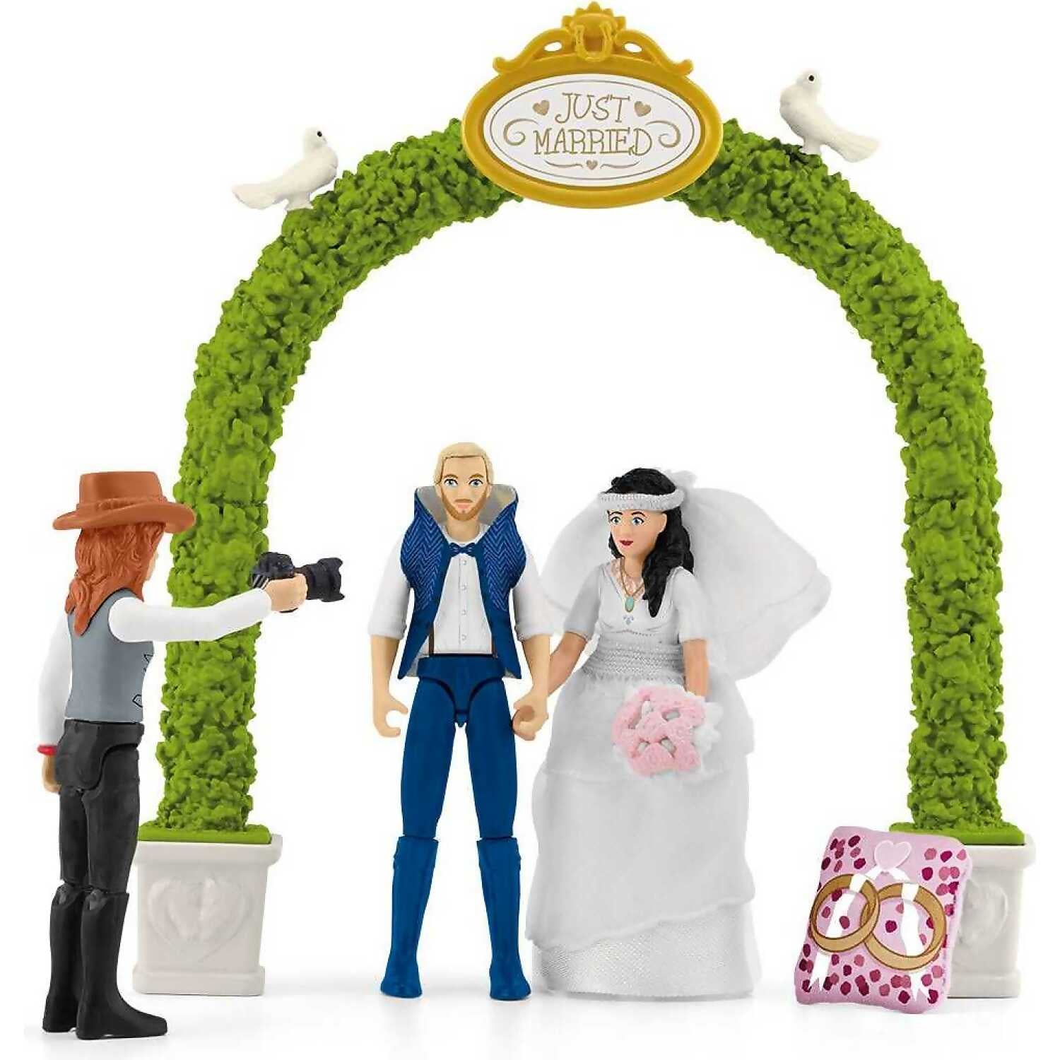 Schleich – Horse Club Wedding Carriage Playset with Bride