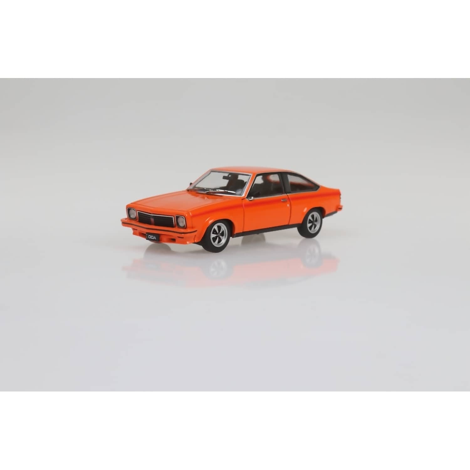 DDA COLLECTIBLES - 1:24 SCALE - LX SS HOLDEN TORANA 6 CYLINDER - DIECAST MODEL