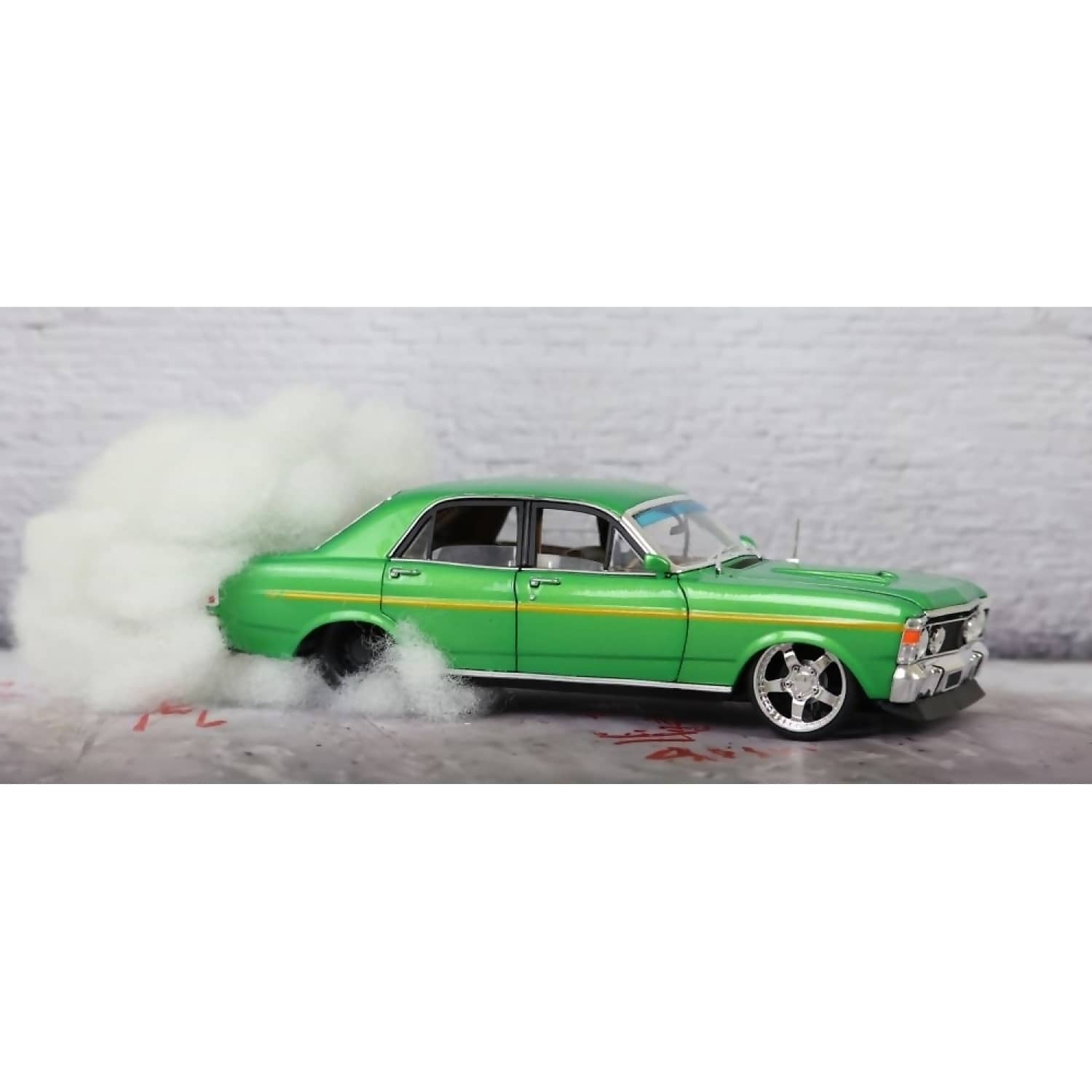 DDA COLLECTIBLES - 1:24 SCALE - GREEN 1969 FORD XW GS BURNOUT CAR - DIECAST MODEL