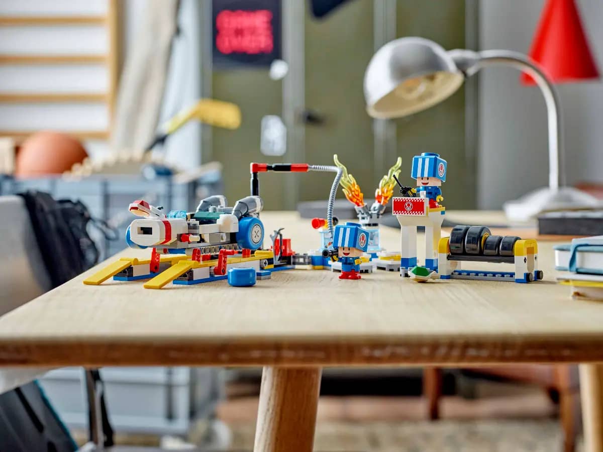 LEGO® 72035 Mario Kart Toad's Garage - Super Mario™