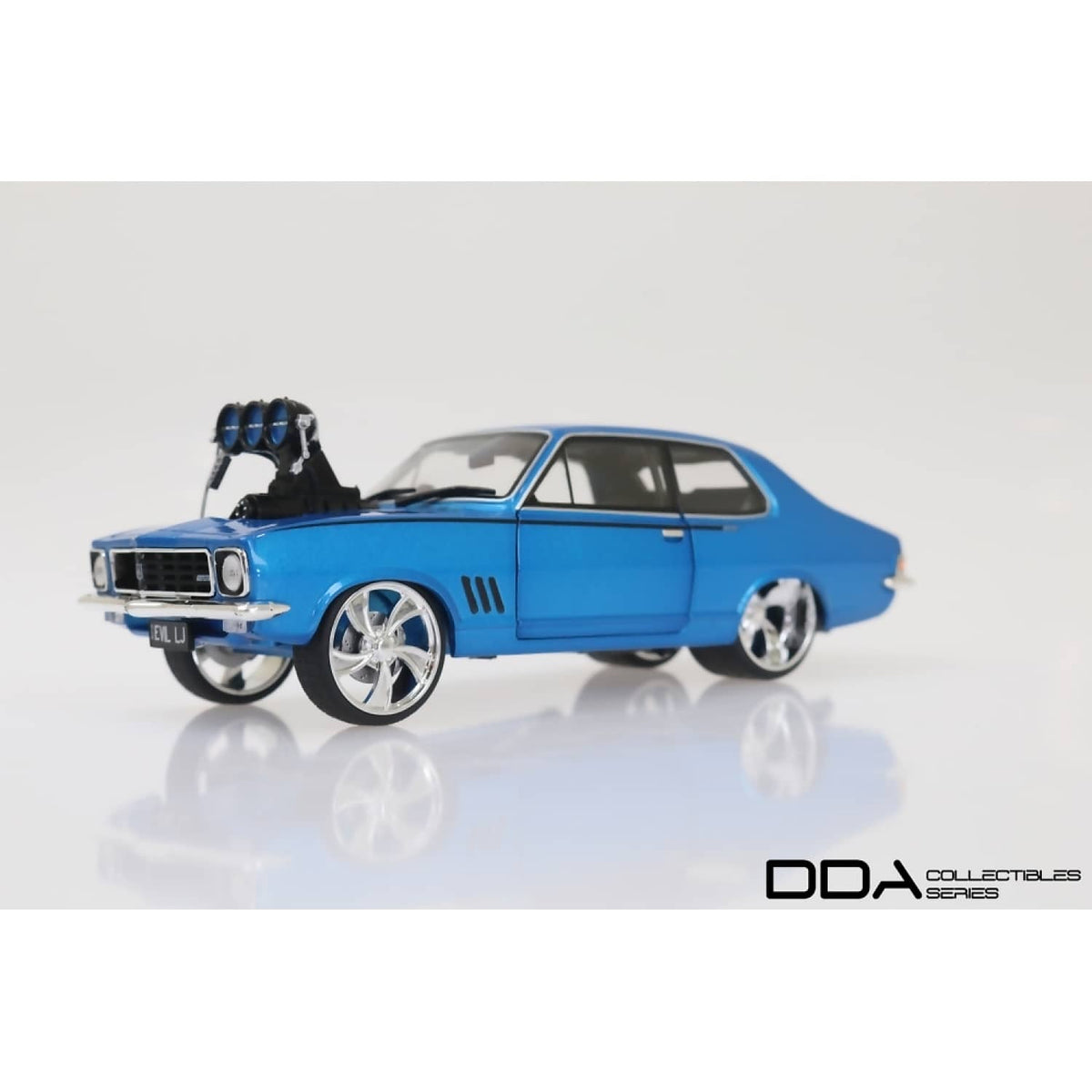 DDA COLLECTIBLES - 1:24 SCALE - METALLIC BLUE EVIL LJ 1973 HOLDEN LJ TORANA - DIECAST MODEL