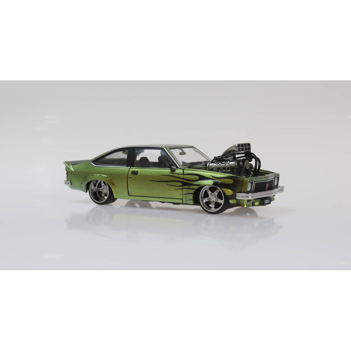 DDA COLLECTIBLES - 1:24 SCALE - COLOUR SHIFT WITH FLAMES A9X TORANA SUPERCHARGED FULLY DETAILED - DIECAST MODEL