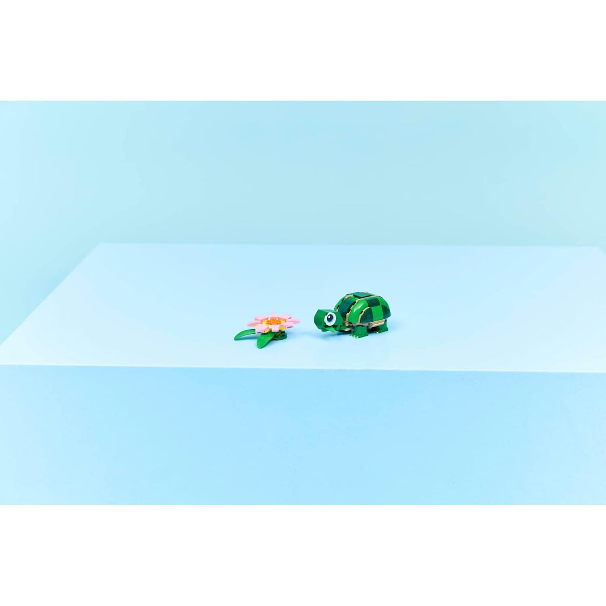 LEGO® 31377 Turtle with a Water Lily Flower - Creator 3-in-1
