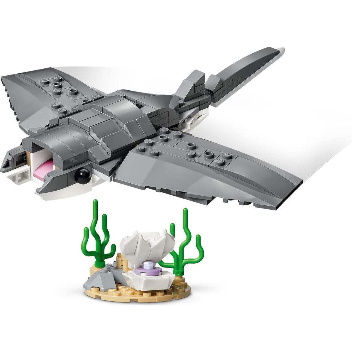LEGO® 31381 Fierce Shark with a Treasure Chest - Creator 3-in-1