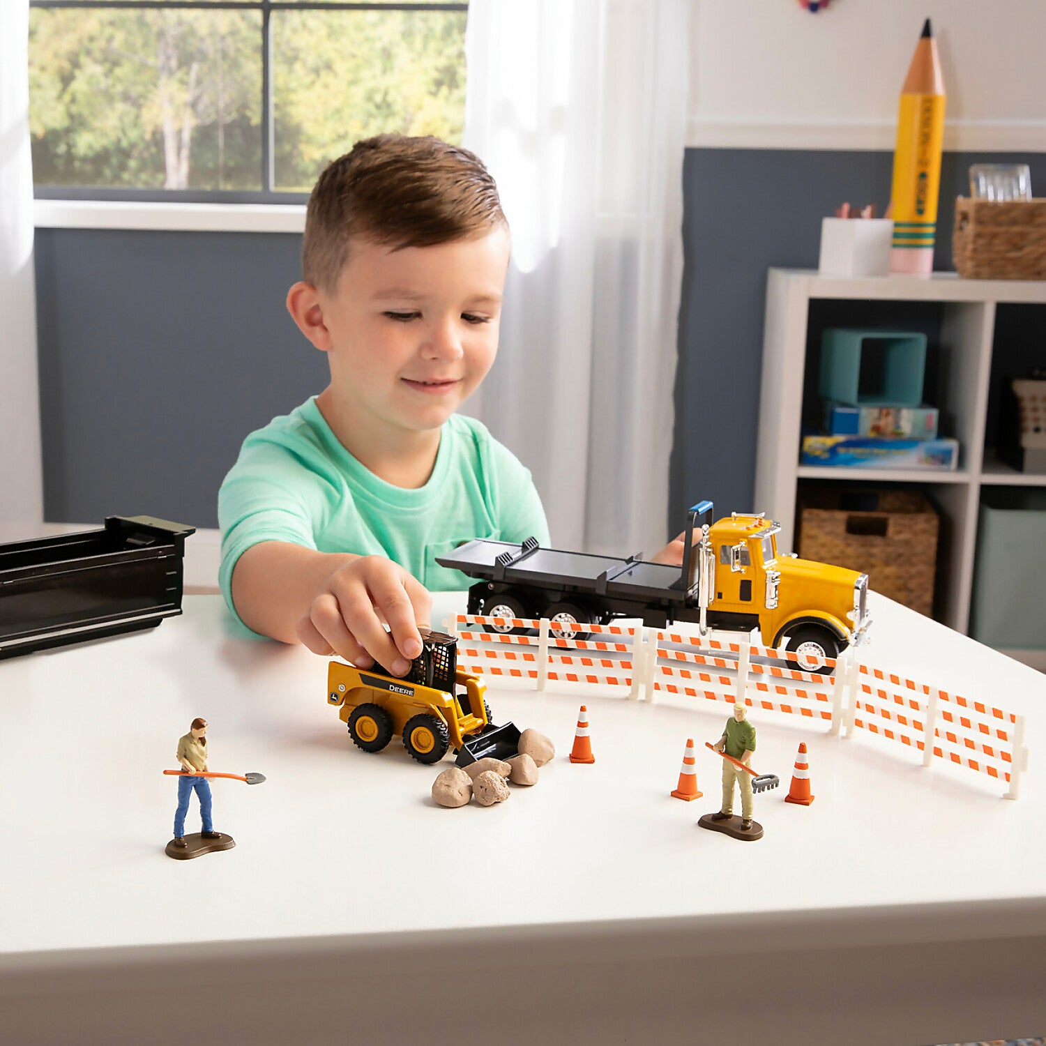 TOMY - 1:32 Scale John Deere Switch N Load Construction Playset 19 Piece Toy Set