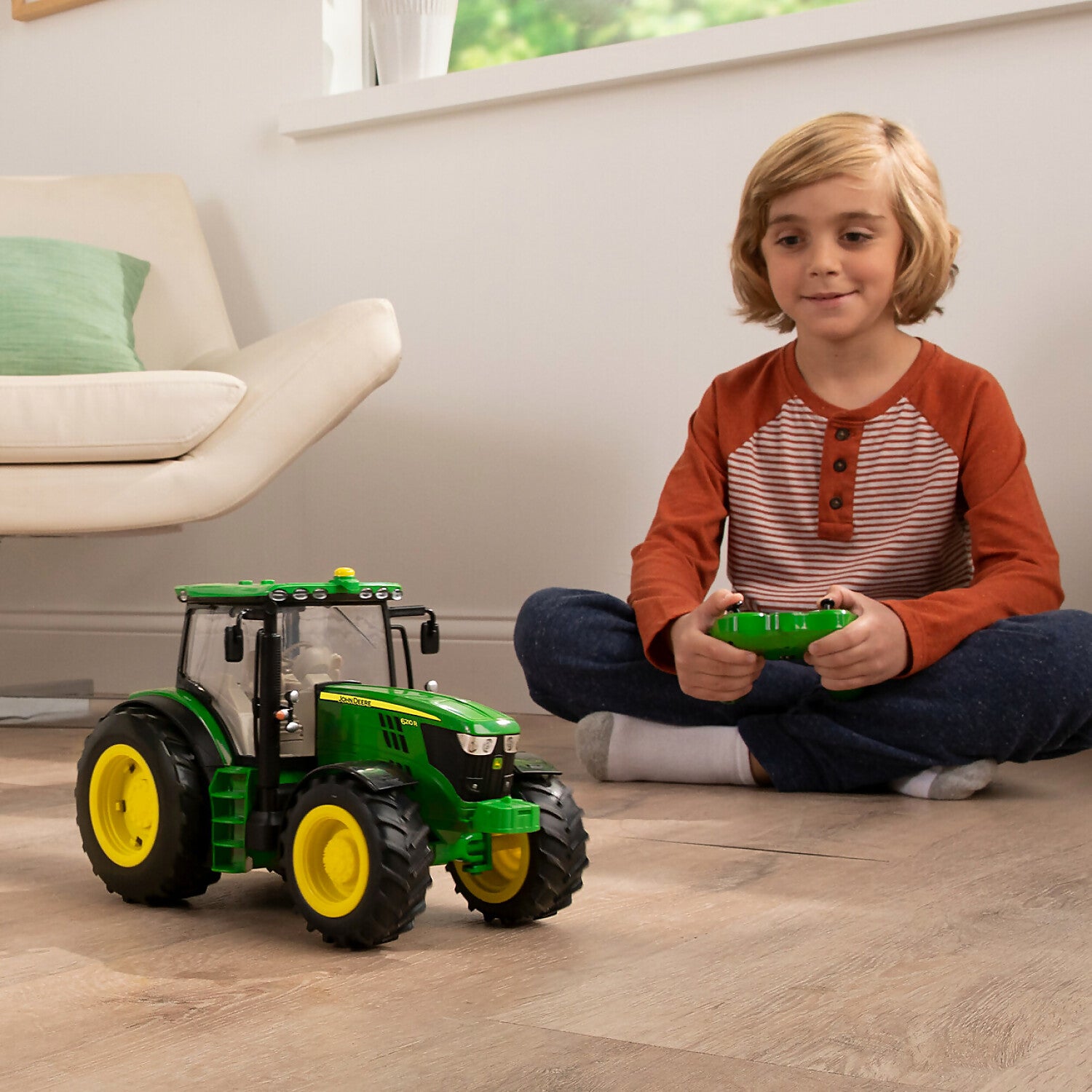 TOMY - John Deere 1:16 Big Farm 6210R Remote Control Tractor