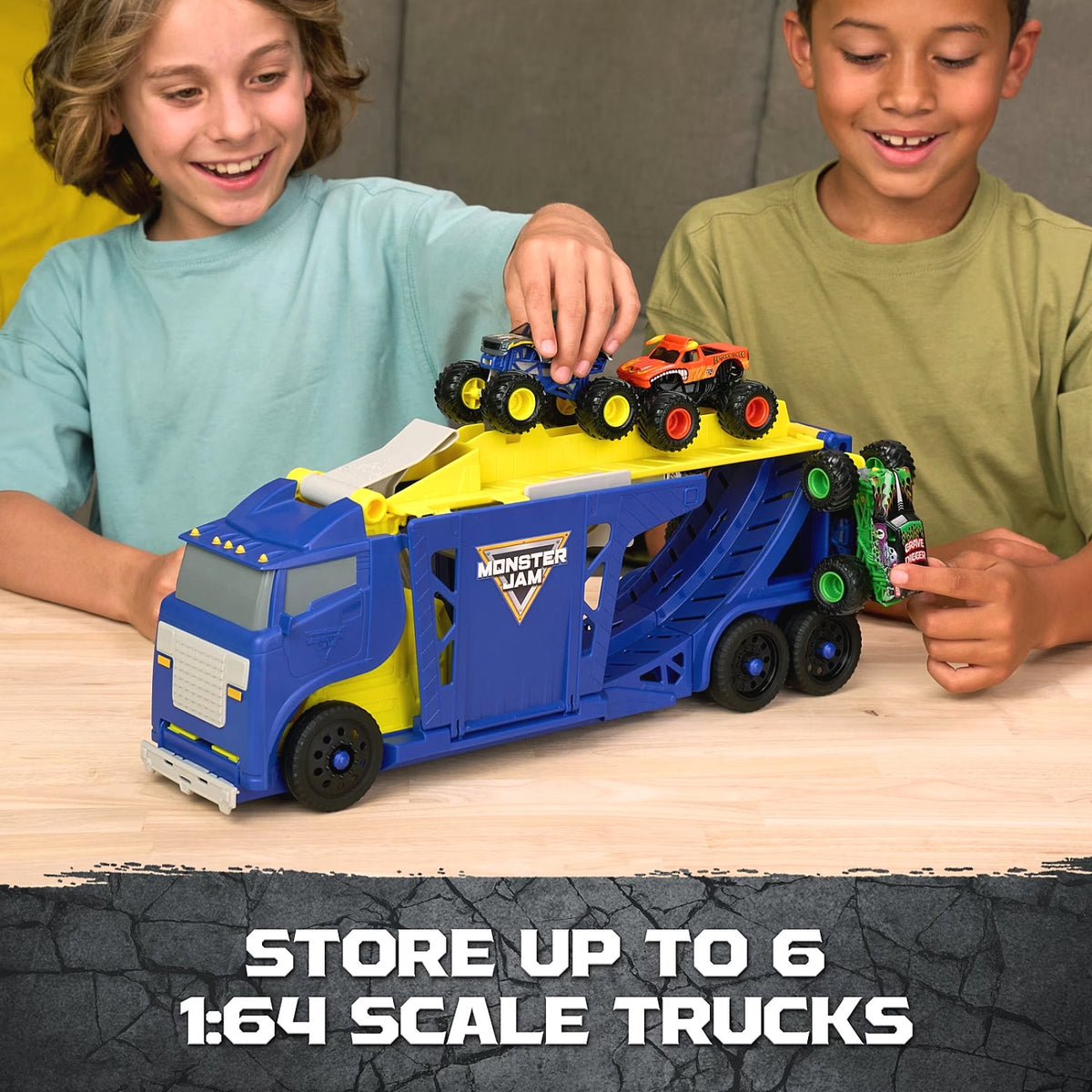 Monster Jam - 1:64 Launch and Load Hauler Playset - Spin Master