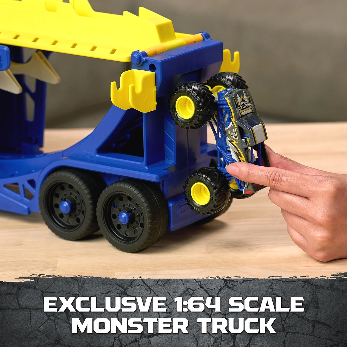 Monster Jam - 1:64 Launch and Load Hauler Playset - Spin Master