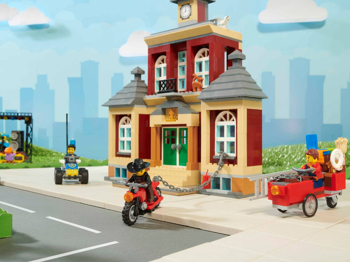 LEGO® 60271 Main Square - City
