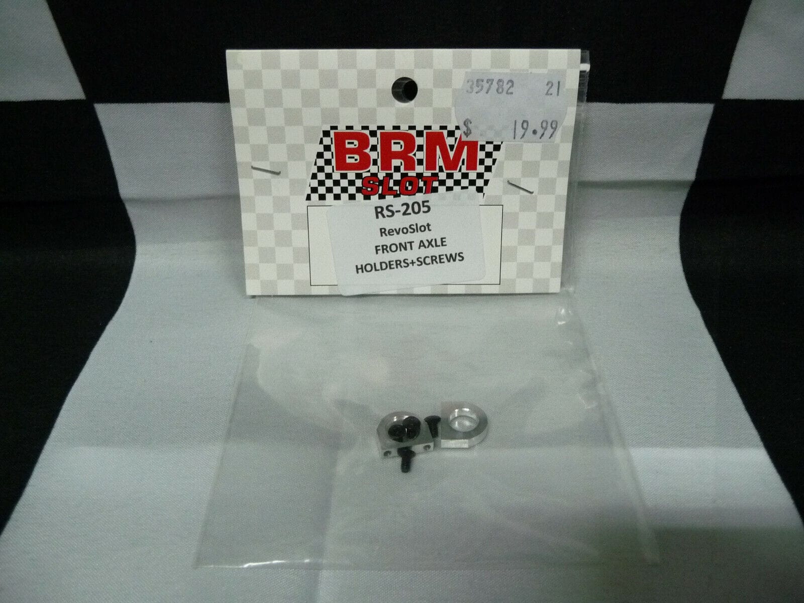 BRM - SLOT RS-205 REVOSLOT FRONT AXLE HOLDERS + SCREWS