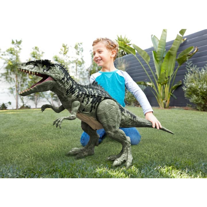 Jurassic World - Dominion Super Colossal Giganotosaurus Action Figure