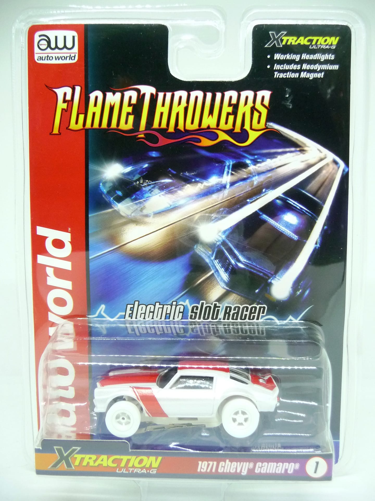 AUTO WORLD - X-TRACTION FLAMETHROWERS 71 CHEVY CAMARO WHITE / RED 1:64 SCALE SLOT CAR