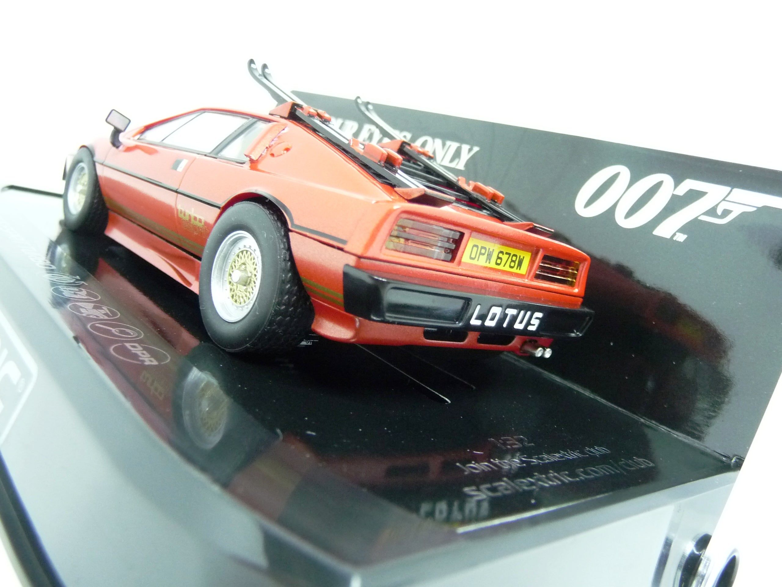 SCALEXTRIC - C4301 JAMES BOND LOTUS ESPRIT