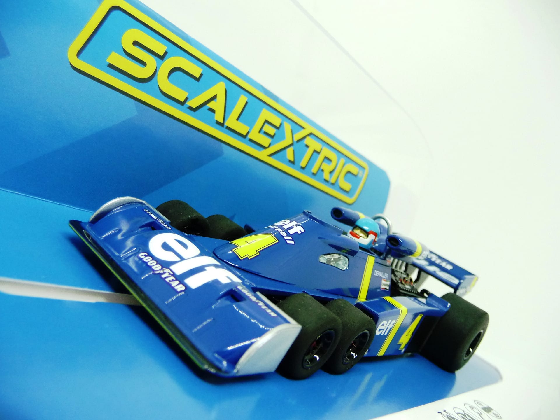 SCALEXTRIC - C4328 TYRRELL P34 - 1976 SPANISH GP