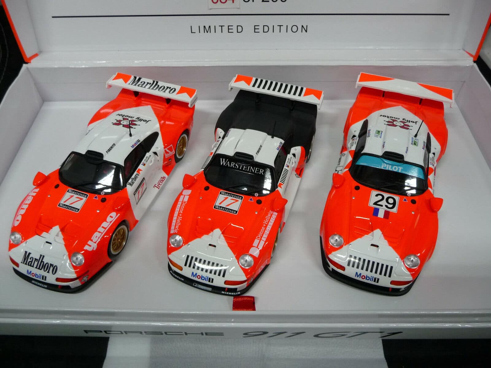 REVOSLOT - RS0092 PORSCHE 911 GT1 3 CAR PACK JB RACING SUIT SCALETRIC/CARRERA