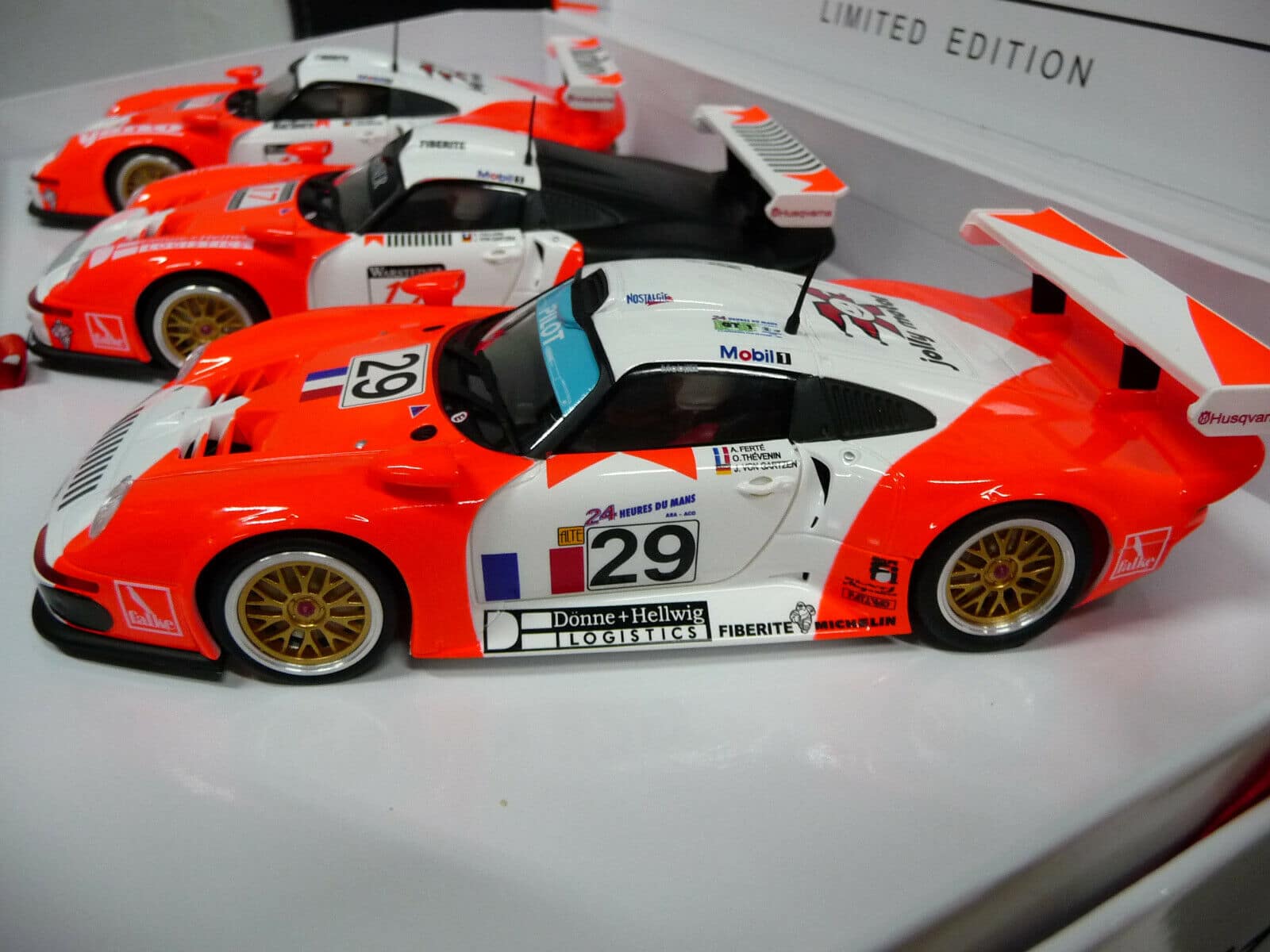 REVOSLOT - RS0092 PORSCHE 911 GT1 3 CAR PACK JB RACING SUIT SCALETRIC/CARRERA