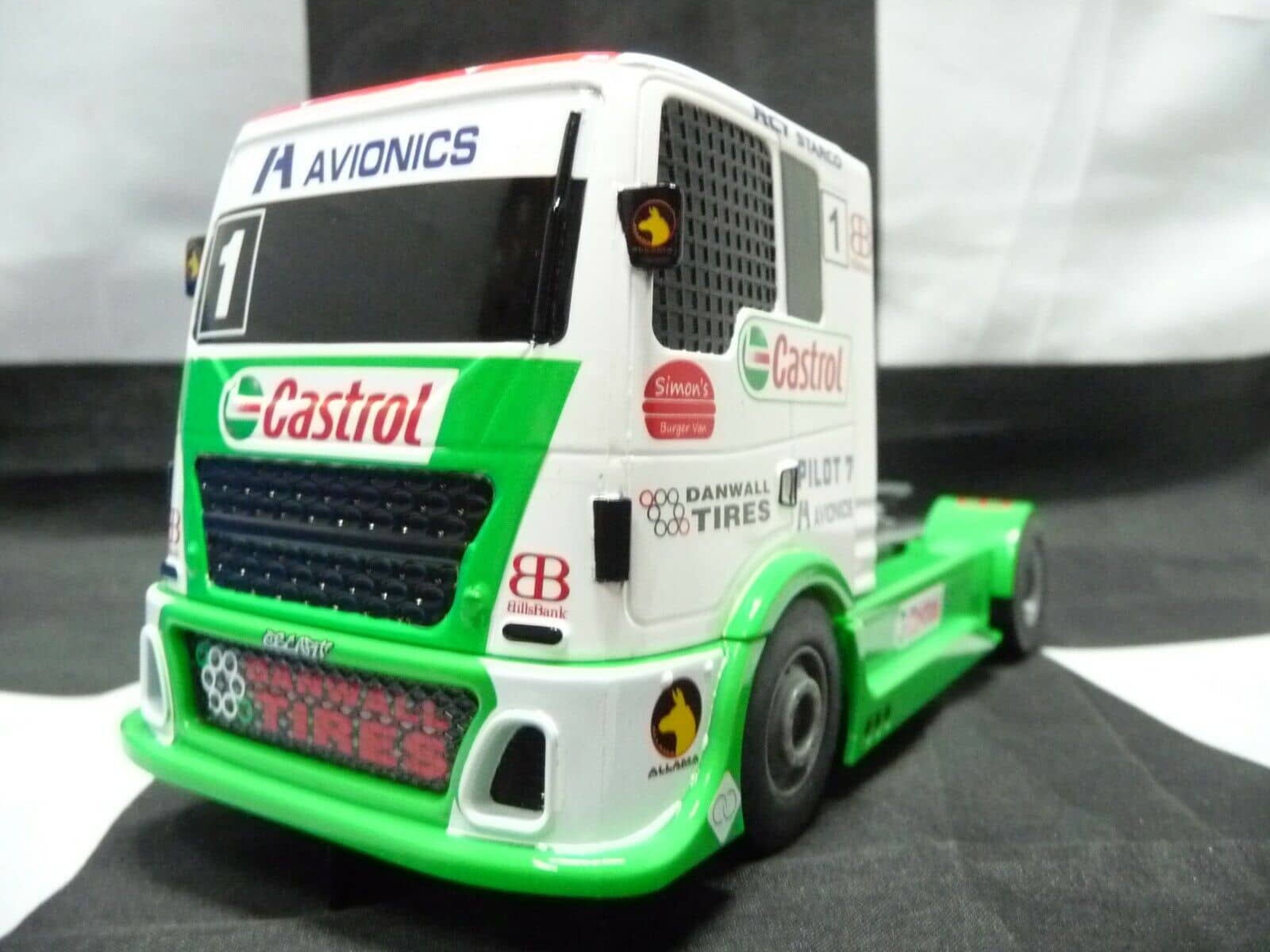 SCALEXTRIC - C4156 1:32 TEAM CASTROL RACING TRUCK SLOT CAR ALSO SUITS CARRERA